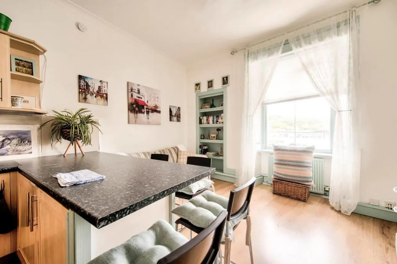 Guestready - Cosy Home 5 Minutes From Waverley! Edinburgh Apartment