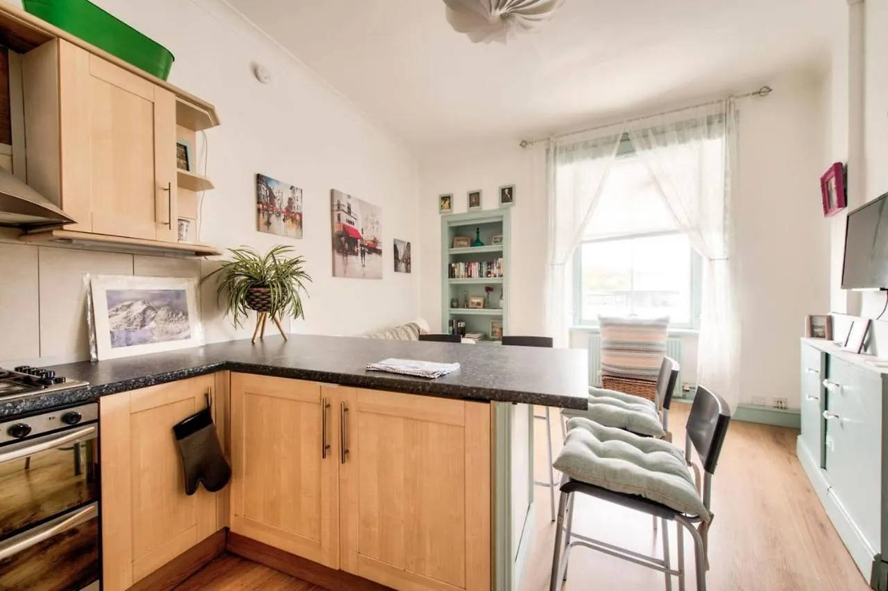 Guestready - Cosy Home 5 Minutes From Waverley! Edinburgh