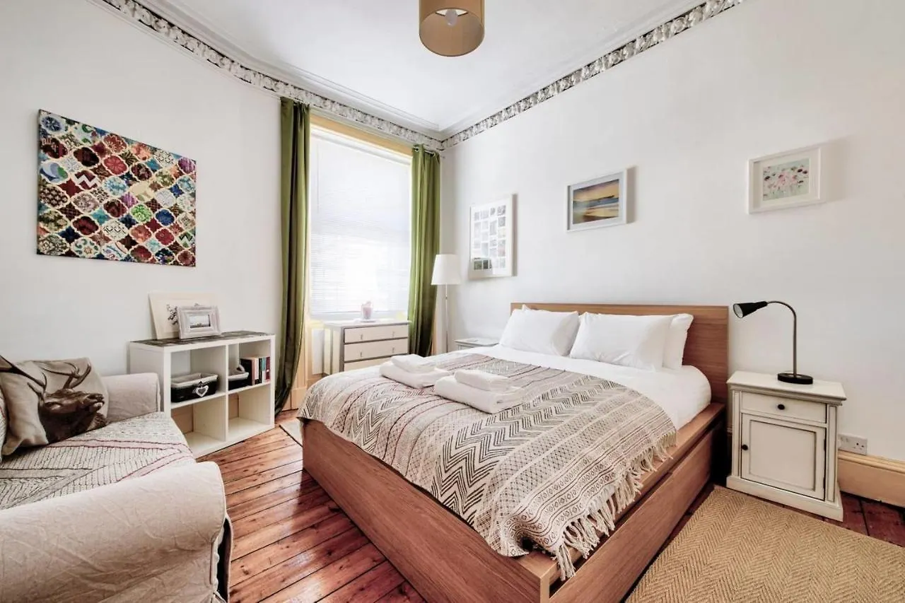 Guestready - Cosy Home 5 Minutes From Waverley! Edinburgh Apartment