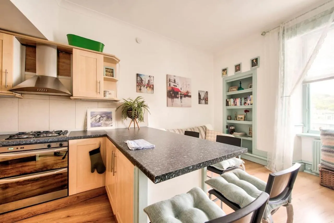 Guestready - Cosy Home 5 Minutes From Waverley! Edinburgh Apartment