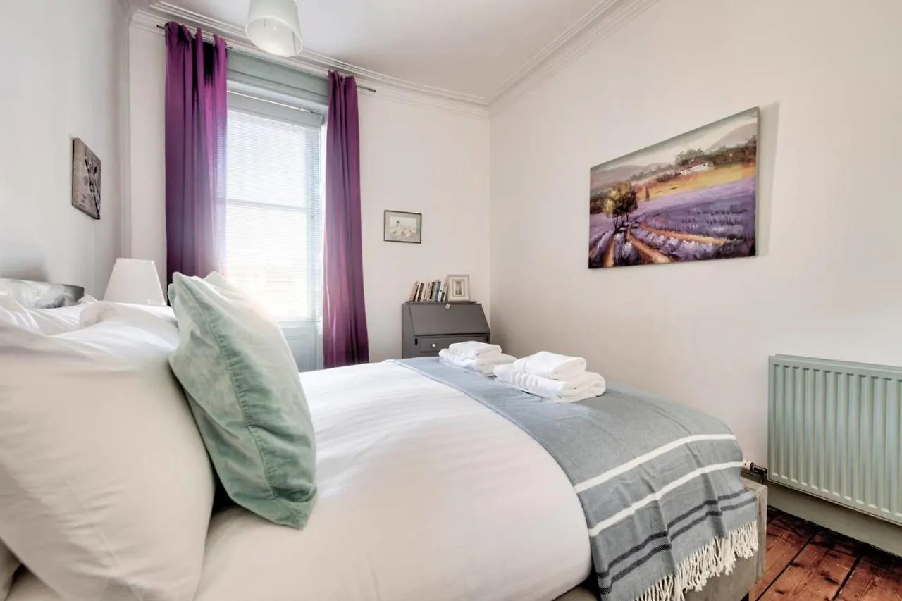 Guestready - Cosy Home 5 Minutes From Waverley! Edinburgh Apartment